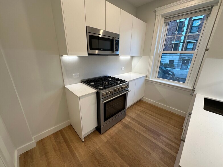 Building Photo - 22 Forest St