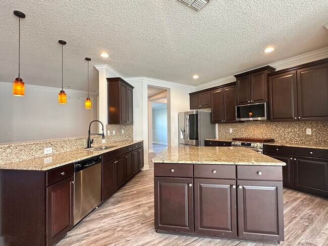 Building Photo - 95013 Poplar Way