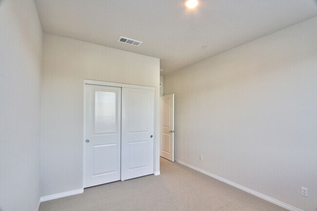 Building Photo - 5 BEDROOMS SOLAR AUDIE MURPHY RANCH