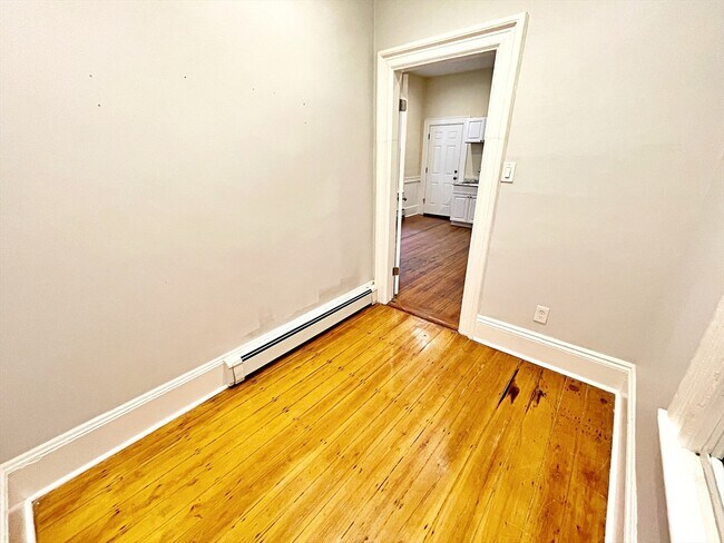 Building Photo - 242 Princeton St