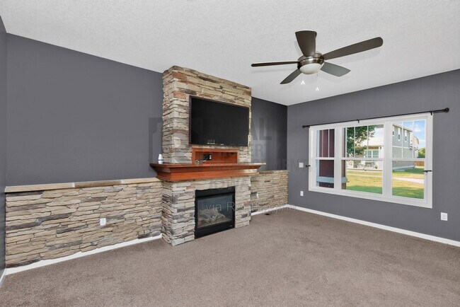 Building Photo - 1651 SW Arlan Dr