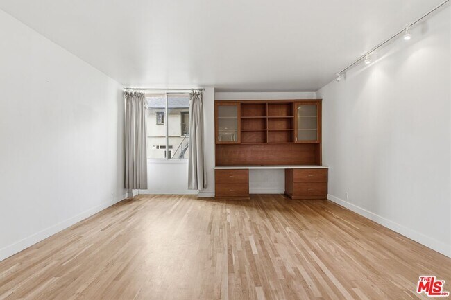 Building Photo - 211 S Spalding Dr