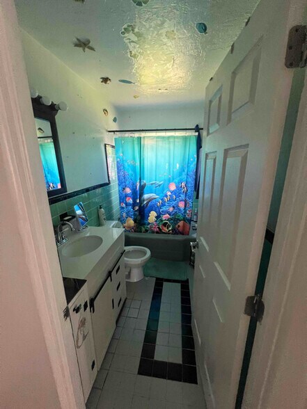 Building Photo - 1154 Harbor Dr