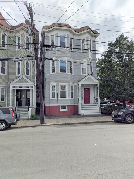 Building Photo - 393 Washington St