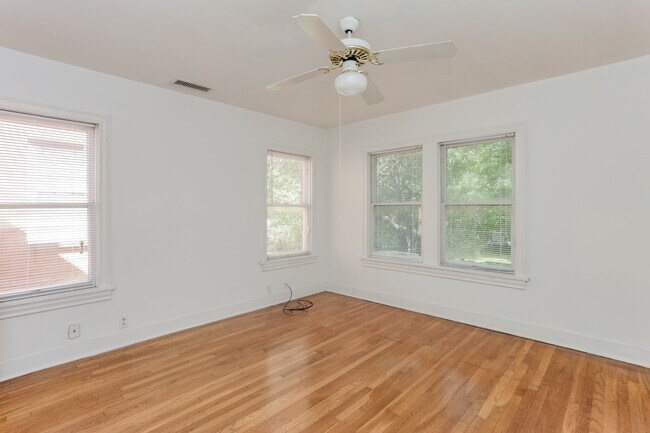 Building Photo - 1812 Banks St