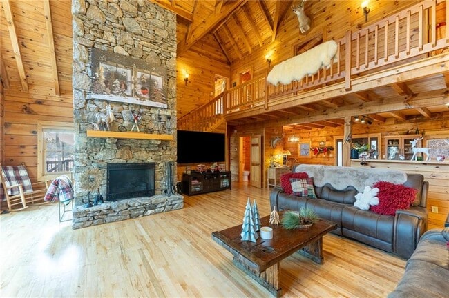 Building Photo - 105 Cedar Cove