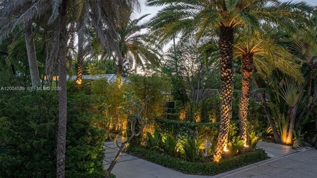 Building Photo - 2440 N Shore Terrace