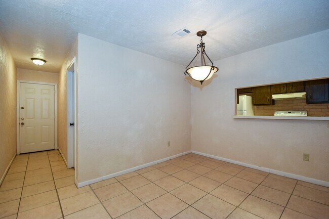 Building Photo - 1507 Barcelona Way Dr