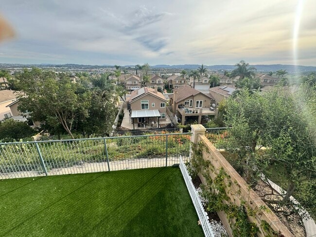 Building Photo - 4 Pastora