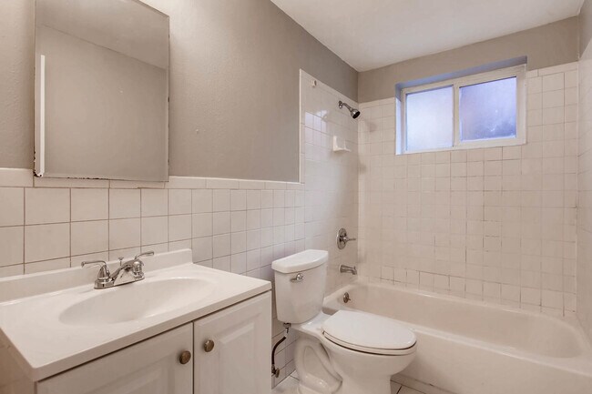 Building Photo - 2517 Kingston St