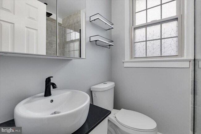 Building Photo - 1301 Longfellow St NW