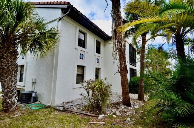 Building Photo - 631 N Orange Ave