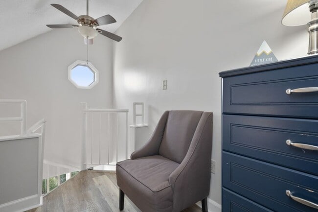 Building Photo - Modern Fully Furnished Home with Stunning ...