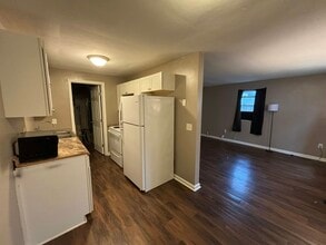 Building Photo - 117 Van Horne St