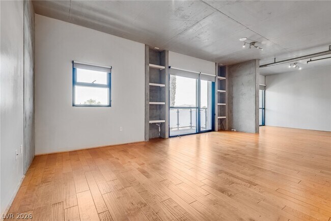 Building Photo - 353 E Bonneville Ave