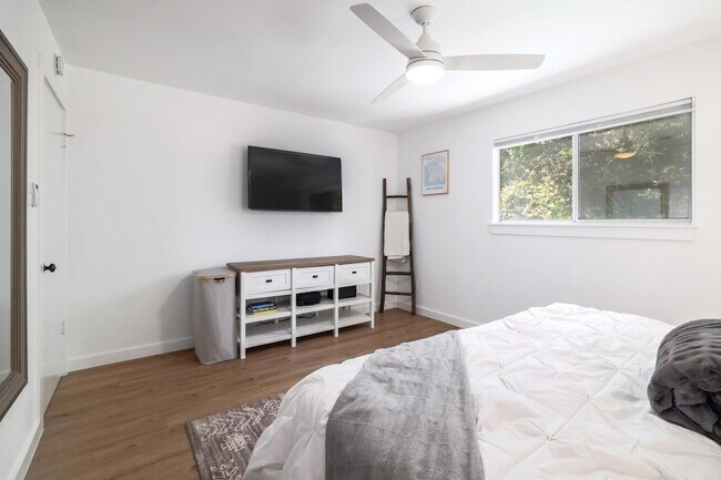 Building Photo - 2205 Trede Dr