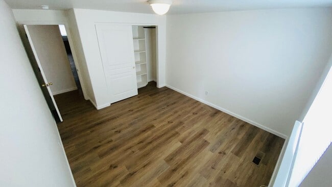 Building Photo - Gorgeous Remodeled Spacious 4 bedroom