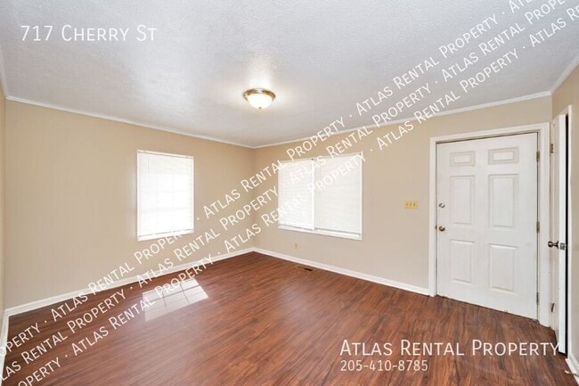 Building Photo - 717 Cherry St