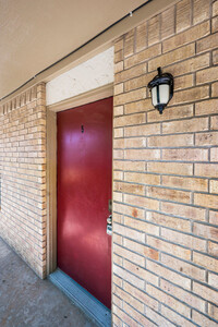 Building Photo - Daughtery Place 1 bedroom Downstairs Condo...