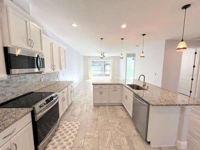 Building Photo - 10 Emmons Ln