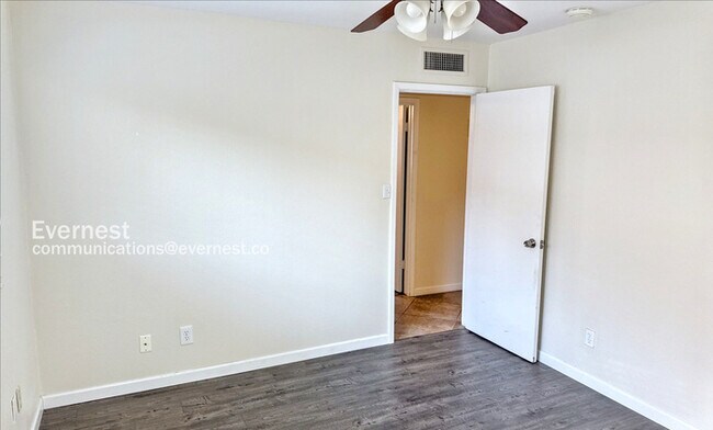 Building Photo - 8726 E Bonnie Rose Ave