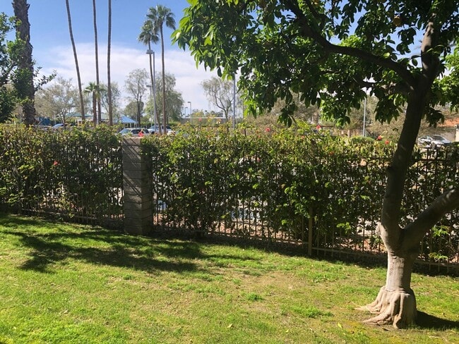 Building Photo - Palm Desert Country Club Villas