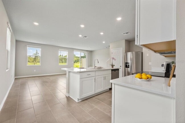 Building Photo - 726 Legacy Dr