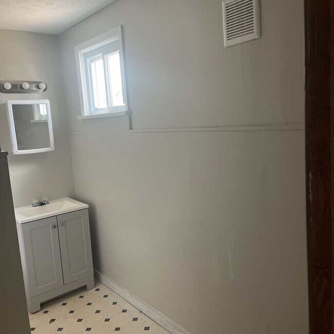 Building Photo - 3233 W 50th St