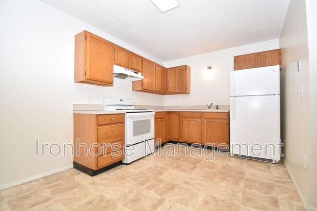 Building Photo - 811 W Villard St