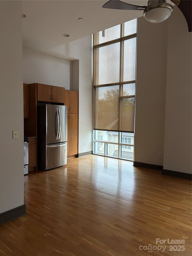 Building Photo - 2200 Lyndhurst Ave