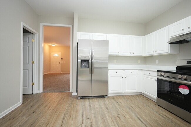 Building Photo - Charming 3-Bedroom, 3-Bathroom Townhome