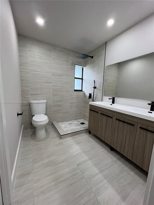 Building Photo - 3826 SW 107th Ave