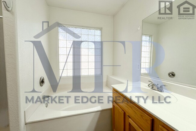 Building Photo - 3Bed/2Bath House at 51st Ave/Loop 101! $399 MOVE-IN SPECIAL! Move-In Ready on 01/08/2026!