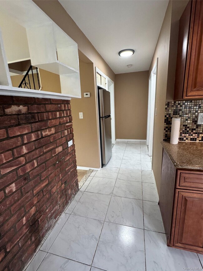 Building Photo - 33 Clarissa Dr