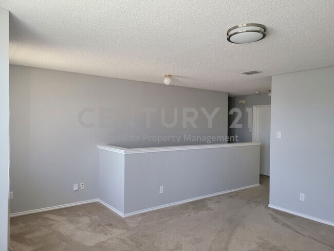 Building Photo - Spacious 2-Story 3/2/2 Home with Versatile...