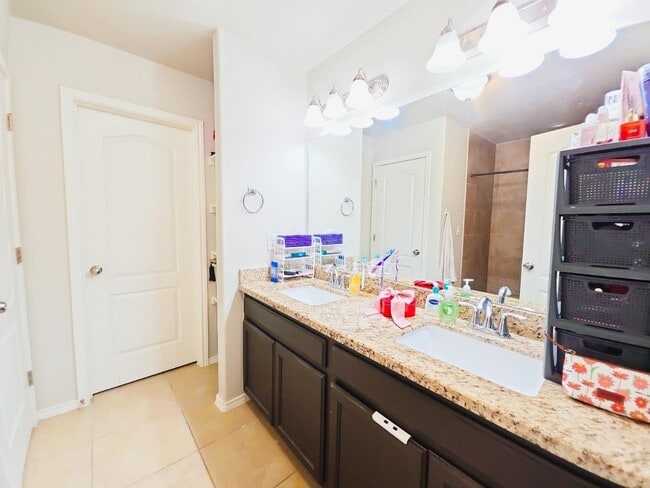 Building Photo - 1408 Calaveras Ct