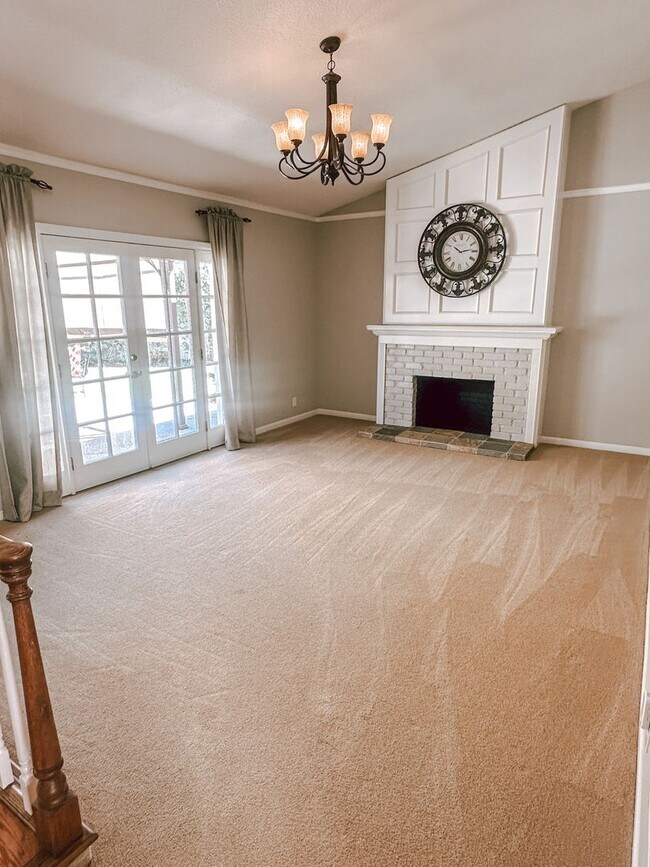 Building Photo - Large Home in Livermore Available July 1!