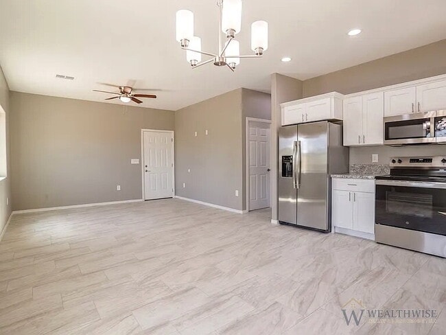 Building Photo - 1349 W Hualpai Rd