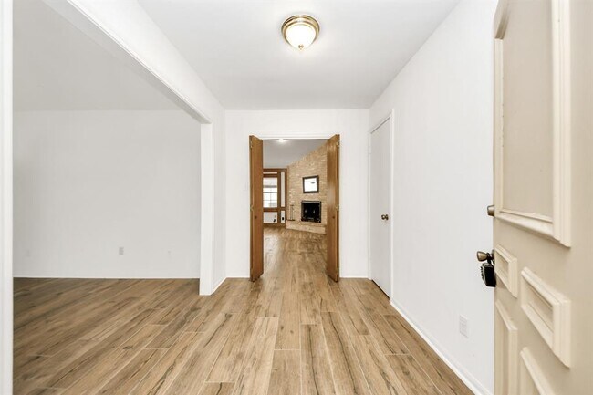 Building Photo - 8006 Oakington Dr
