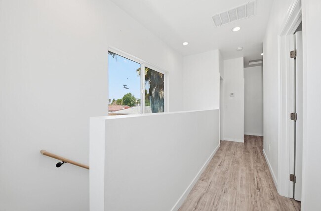 Building Photo - 6330 Mesita Dr