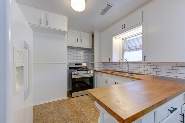 Building Photo - 1823 Tabor St