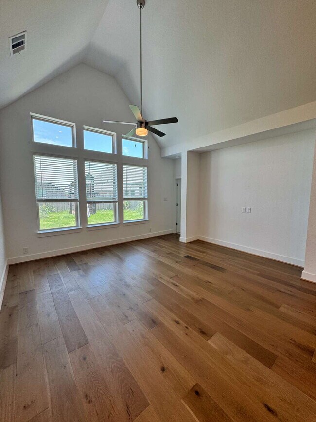 Building Photo - "Charming 4-Bed, 3-Bath Home in Castrovill...