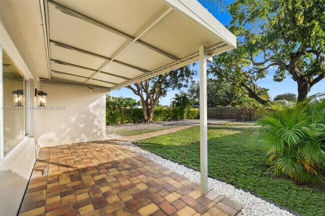 Building Photo - 2410 Coolidge St