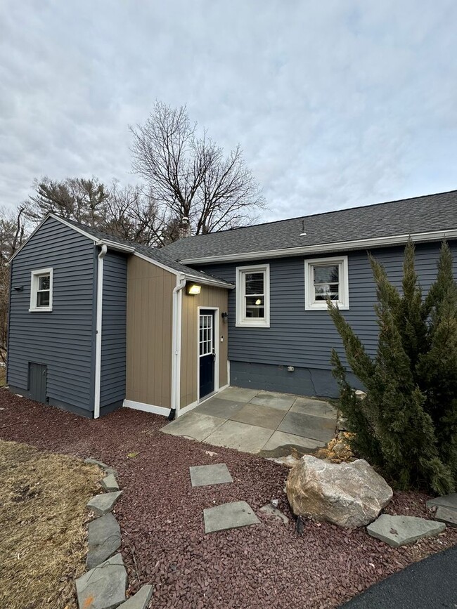 Building Photo - UPDATED THREE BEDROOM HOME in UPPER SAUCON