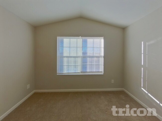 Building Photo - 5819 Hewitt Dr