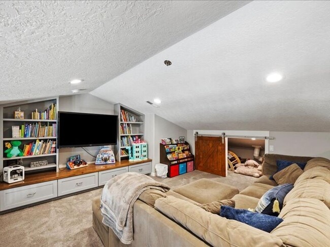 Building Photo - 617 Esperanza Ct
