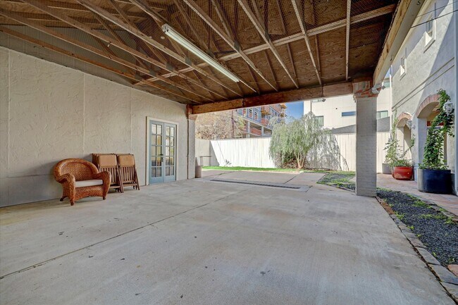 Building Photo - 2622 Westgate Dr