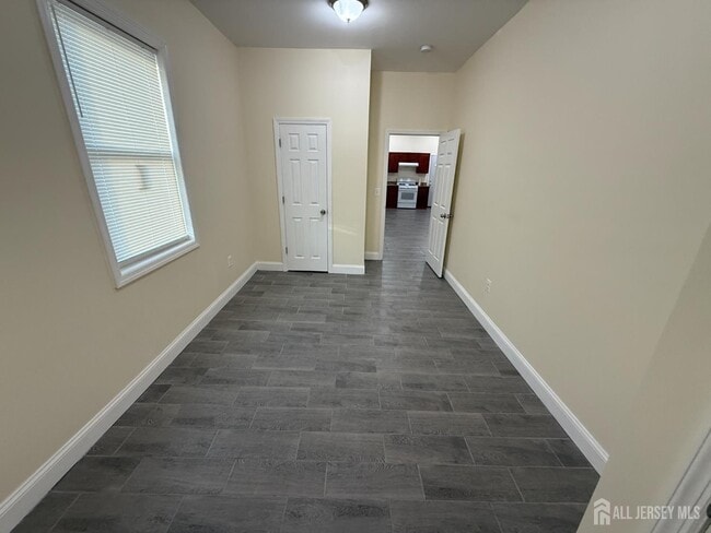 Building Photo - 147 S Pine Ave