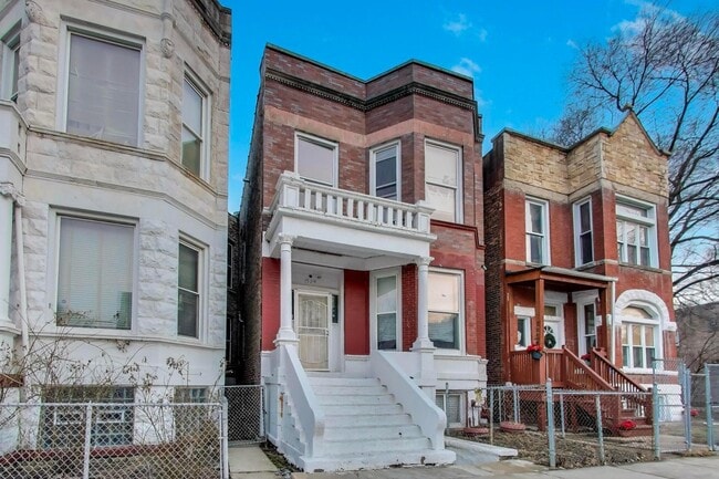 Building Photo - 1529 S Homan Ave