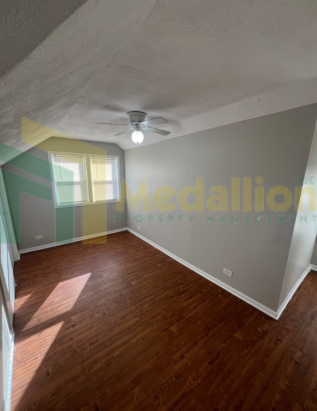 Building Photo - Spacious 4-5 Bedroom, 2-Bath Corner Lot Ho...